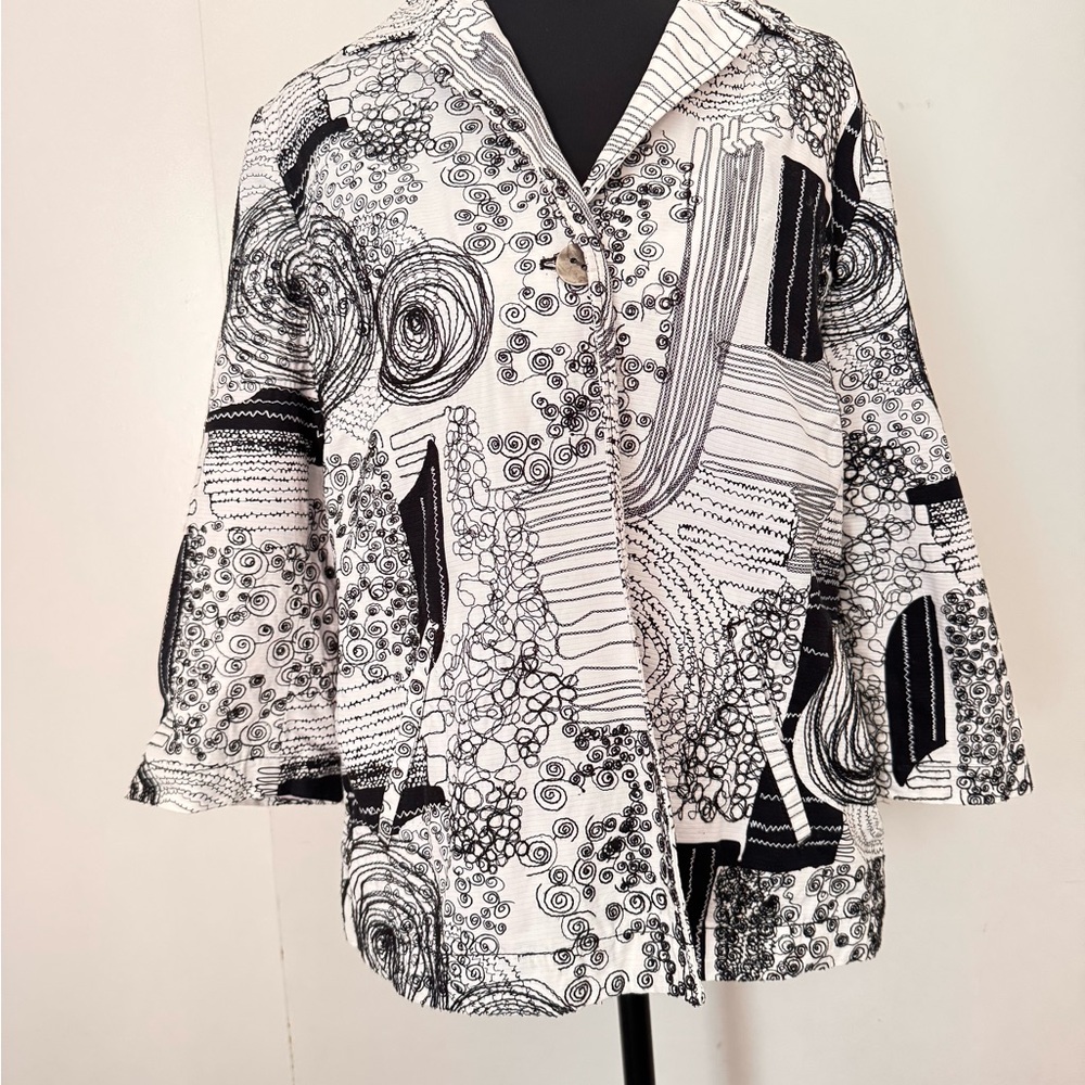 Chico’s Black and White Embroidered Patterned Lady Jacket